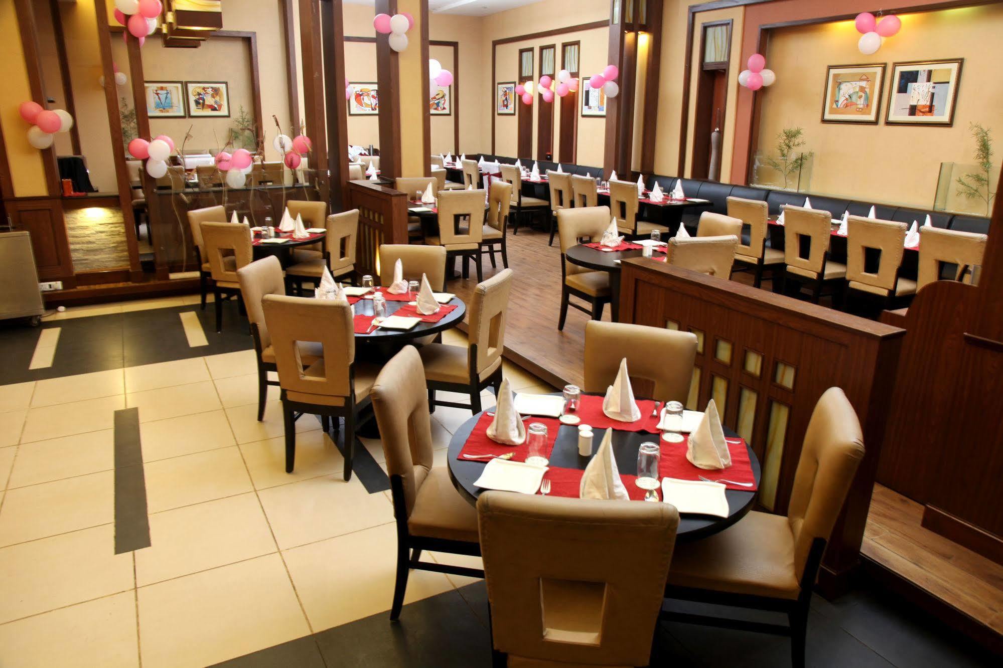 Hotel Pal Heights Bhubaneswar Eksteriør billede